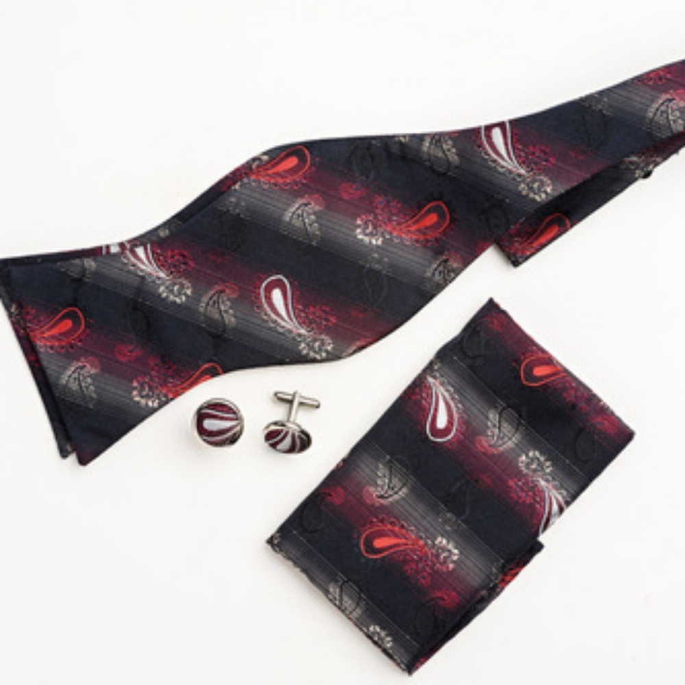 Bow Tie With Handkerchief And Cufflinks